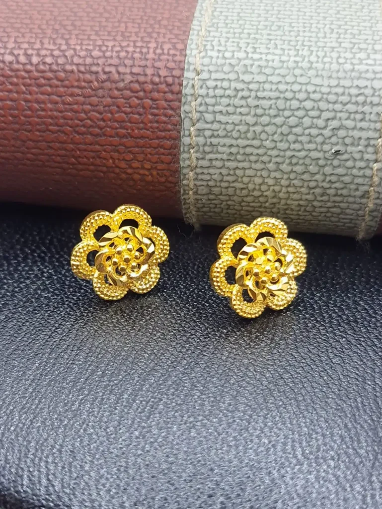 Gold polish Earring