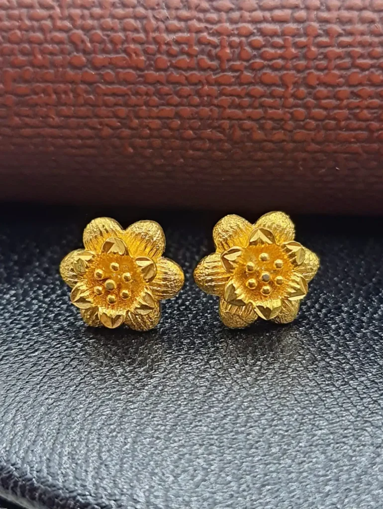 Gold polish Earring