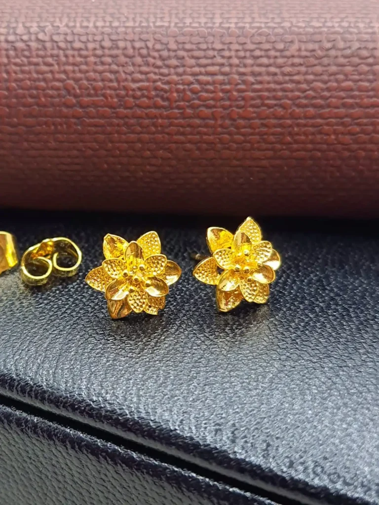 Gold polish Earring